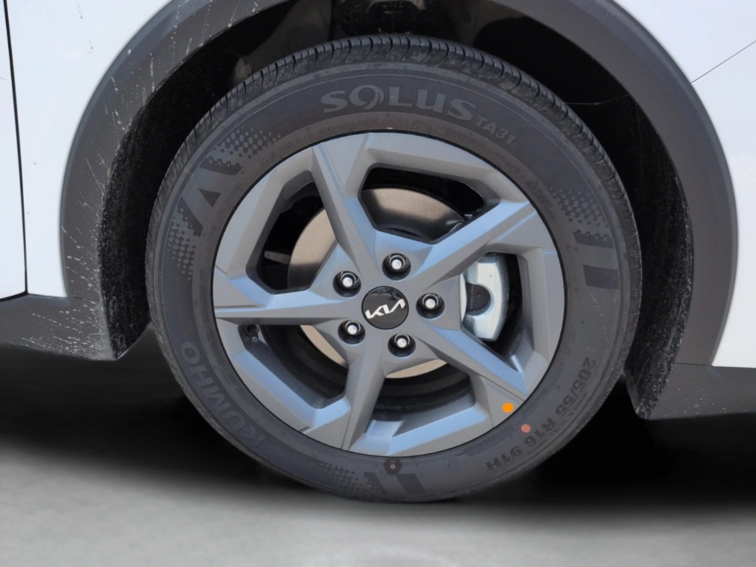 New 2026 Snow White Pearl Kia LXS image 45