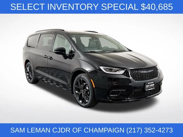 2026 Chrysler Pacifica Select's photo