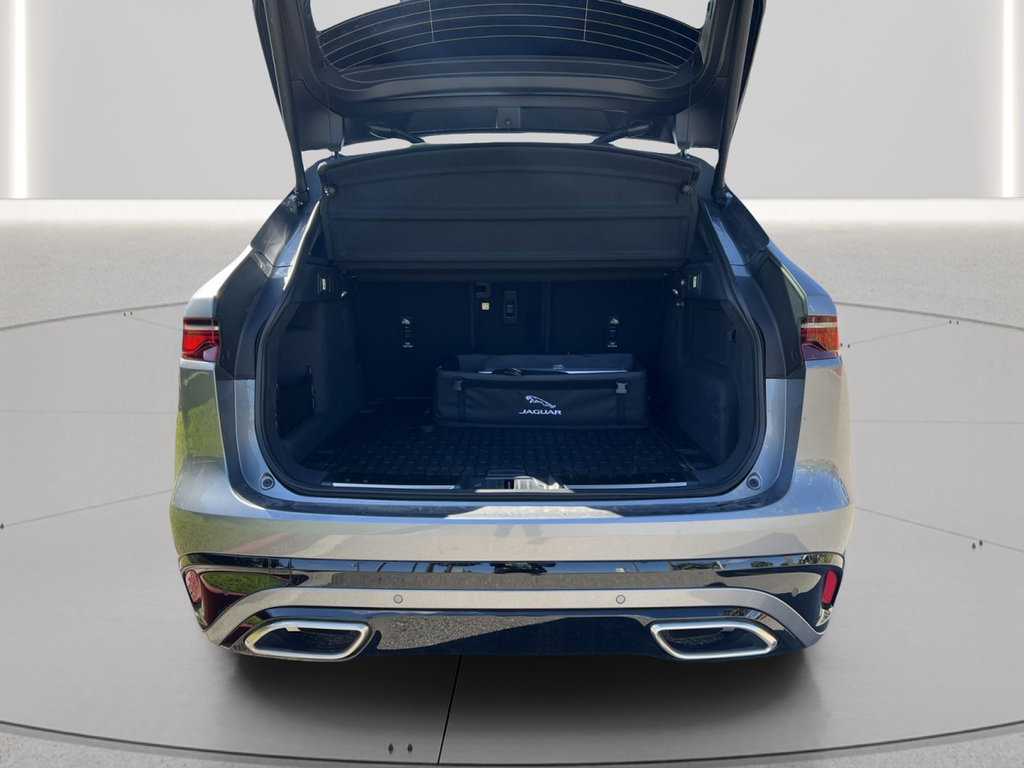 Used 2025  Jaguar P400 R-Dynamic S image 18