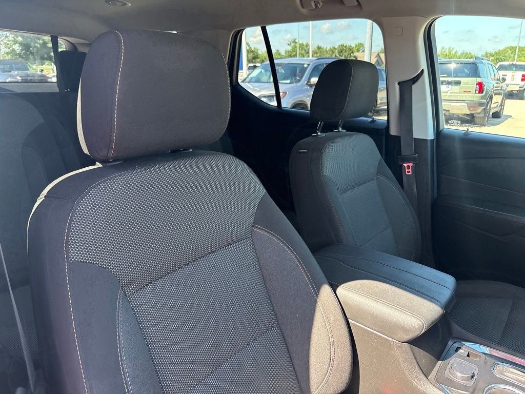 Used 2018 Iridescent Pearl Tricoat Chevrolet LT Cloth w/1LT image 25