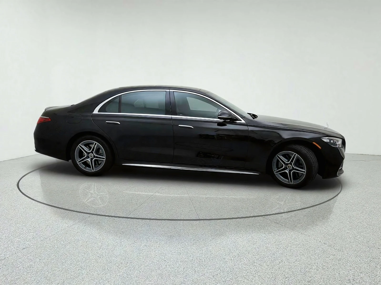 Certified Used 2025 Obsidian Black Metallic Mercedes-Benz S 500 image 6