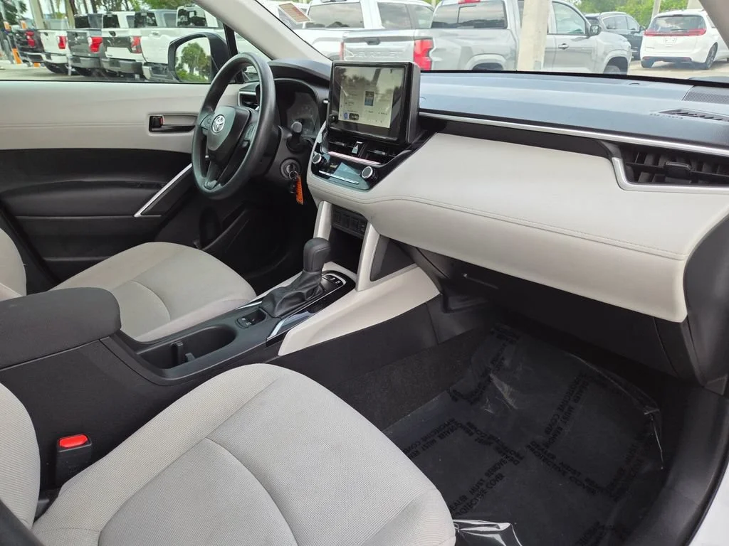 Used 2025 Pearl Toyota L image 14