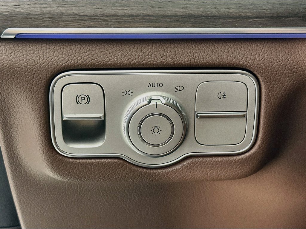 New 2027 MANUFAKTUR Moonlight White Metallic Mercedes-Benz GLS 450 image 10