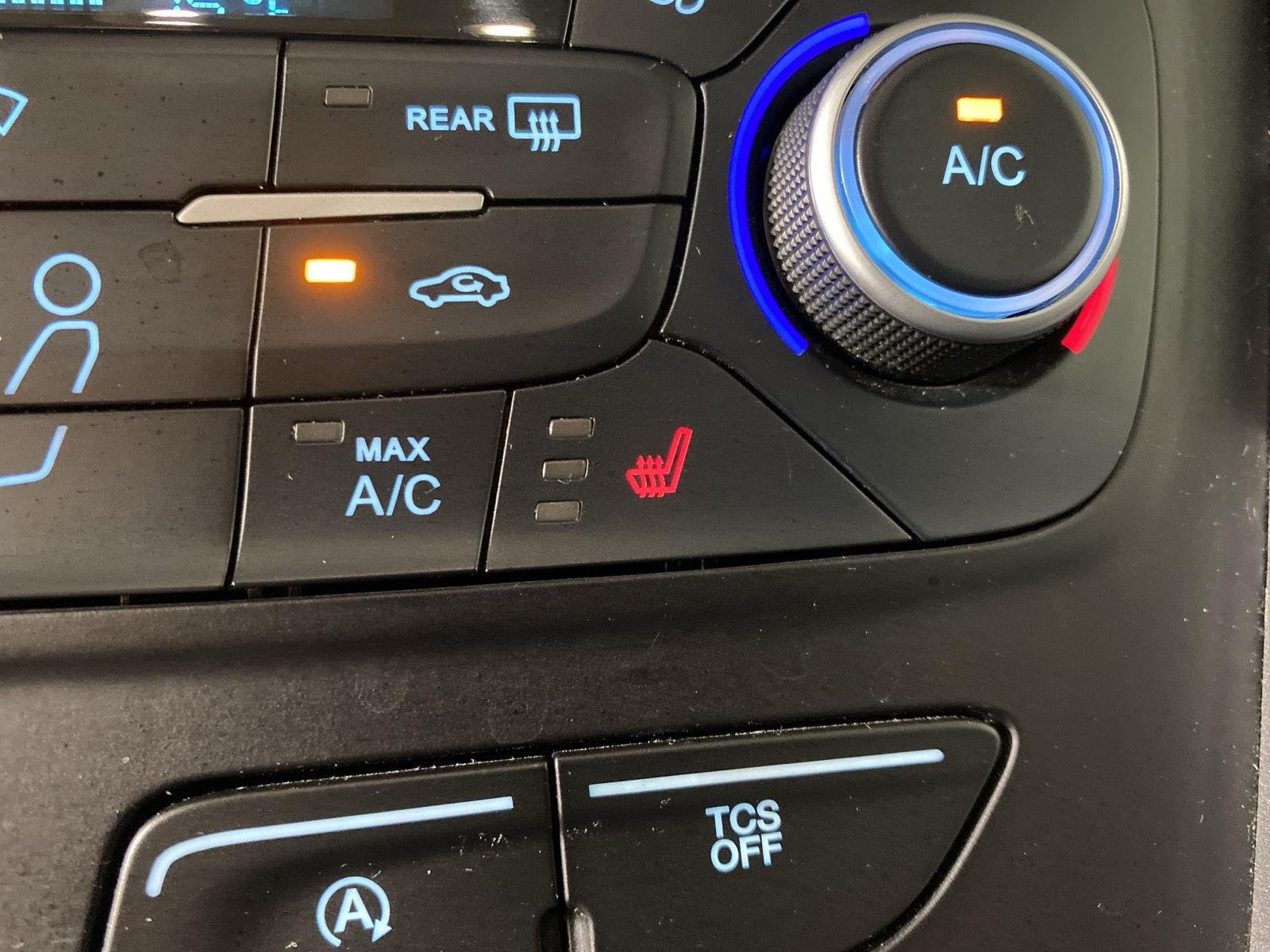 Used 2019 Baltic Sea Green Ford SE image 21
