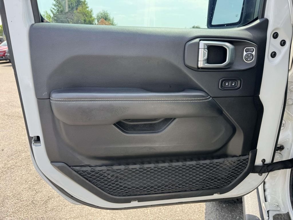 Used 2019 White Jeep Unlimited Sahara image 25