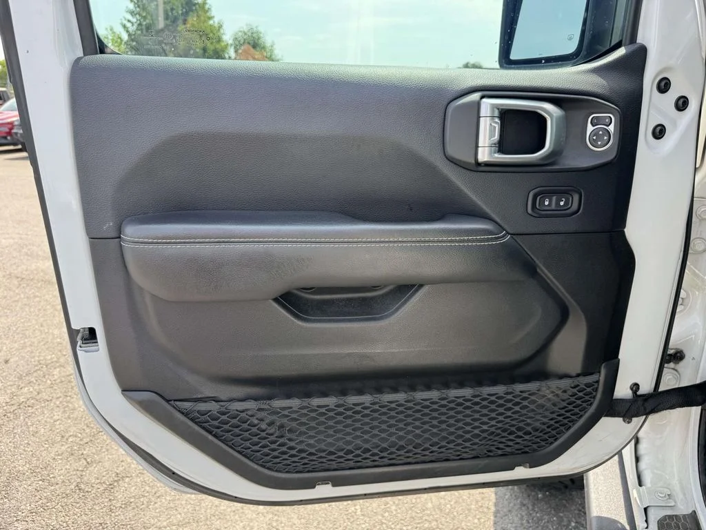 Used 2019 White Jeep Unlimited Sahara image 25