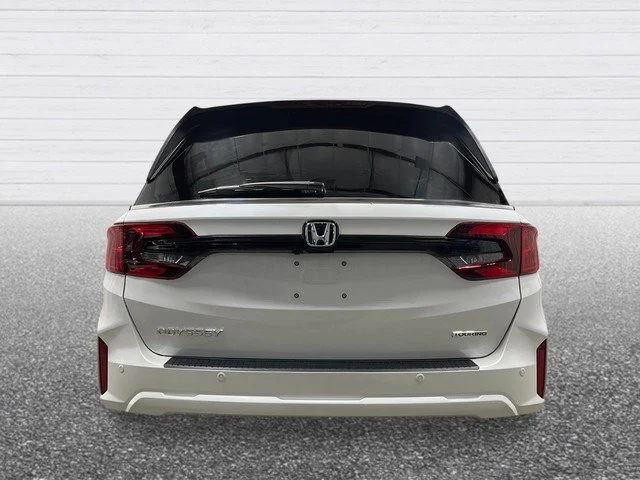 New 2027 Silver Honda Touring image 5