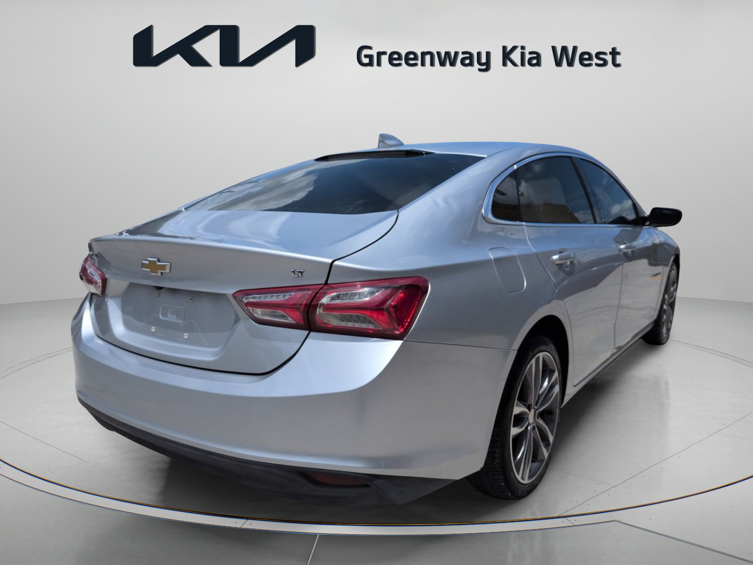Used 2021 Silver Ice Metallic Chevrolet LT image 8