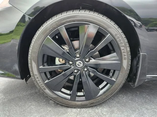 Used 2022 Black Nissan 2.5 SR image 23