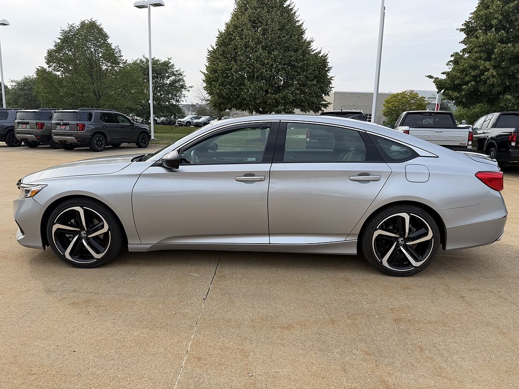 Used 2022 Lunar Silver Metallic Honda Sport image 2