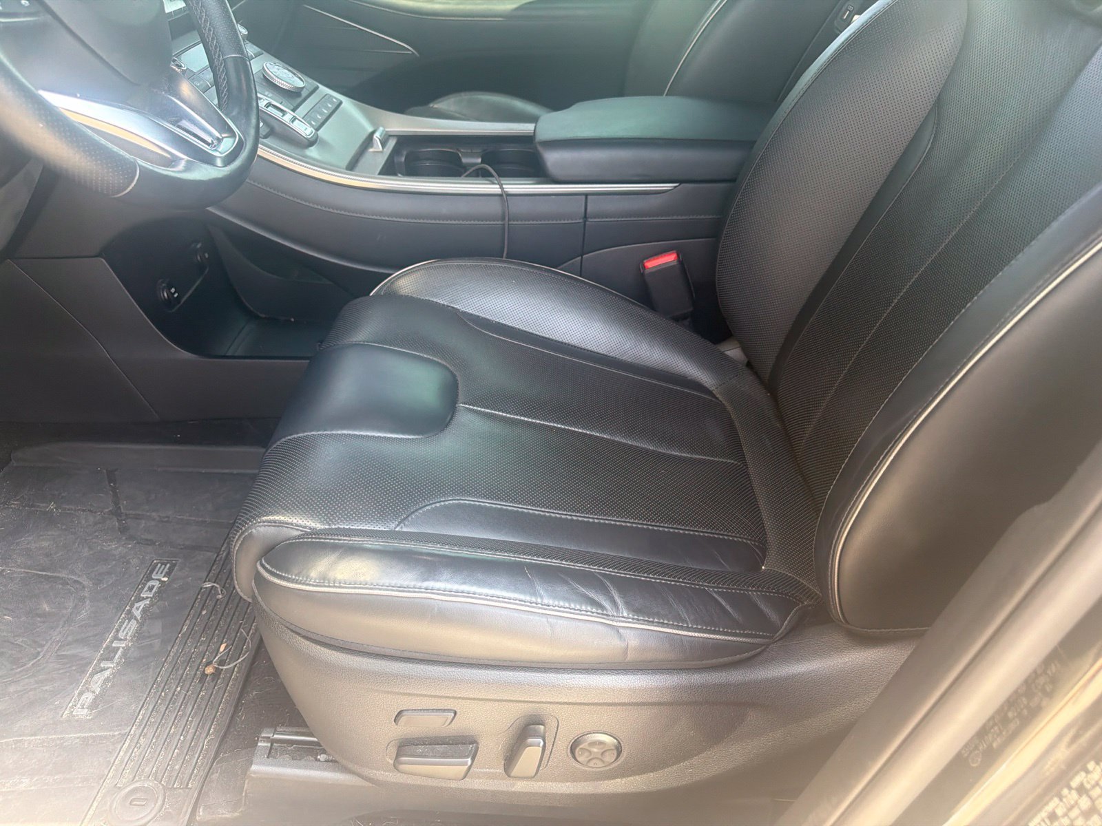 Used 2021 Becketts Black Hyundai Calligraphy image 15