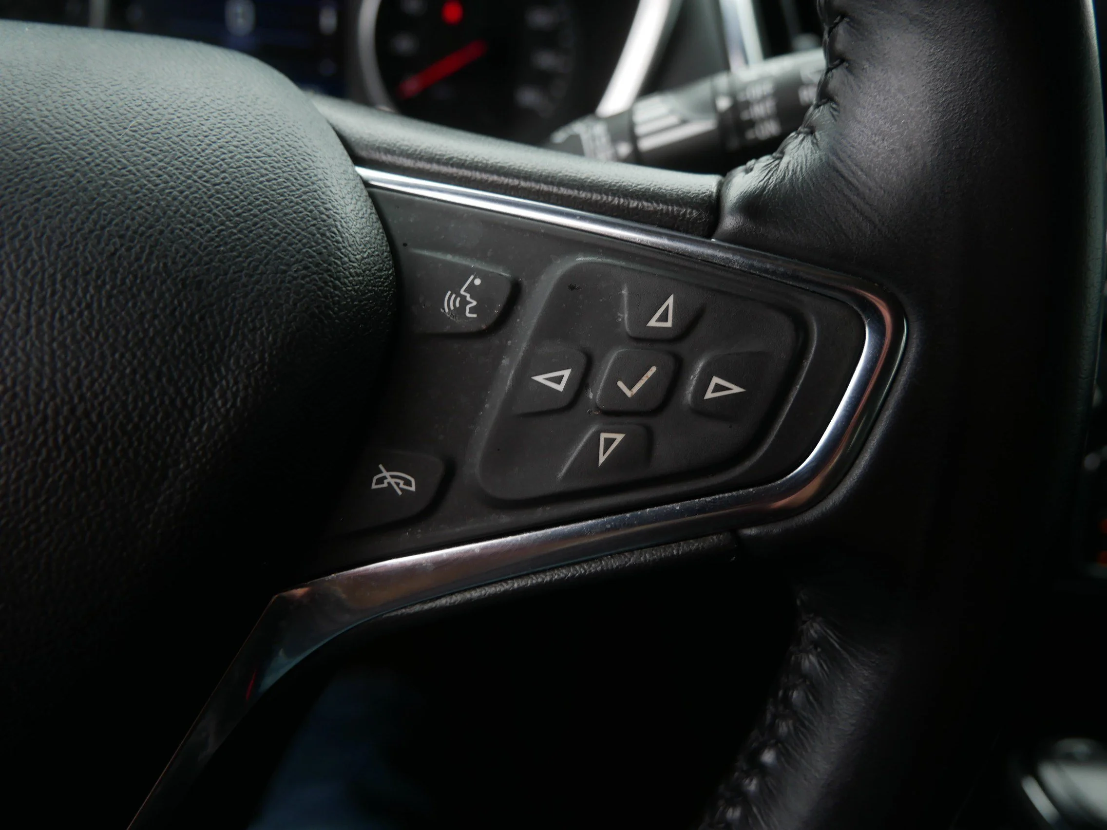Used 2021 Mosaic Black Metallic Chevrolet LT image 25