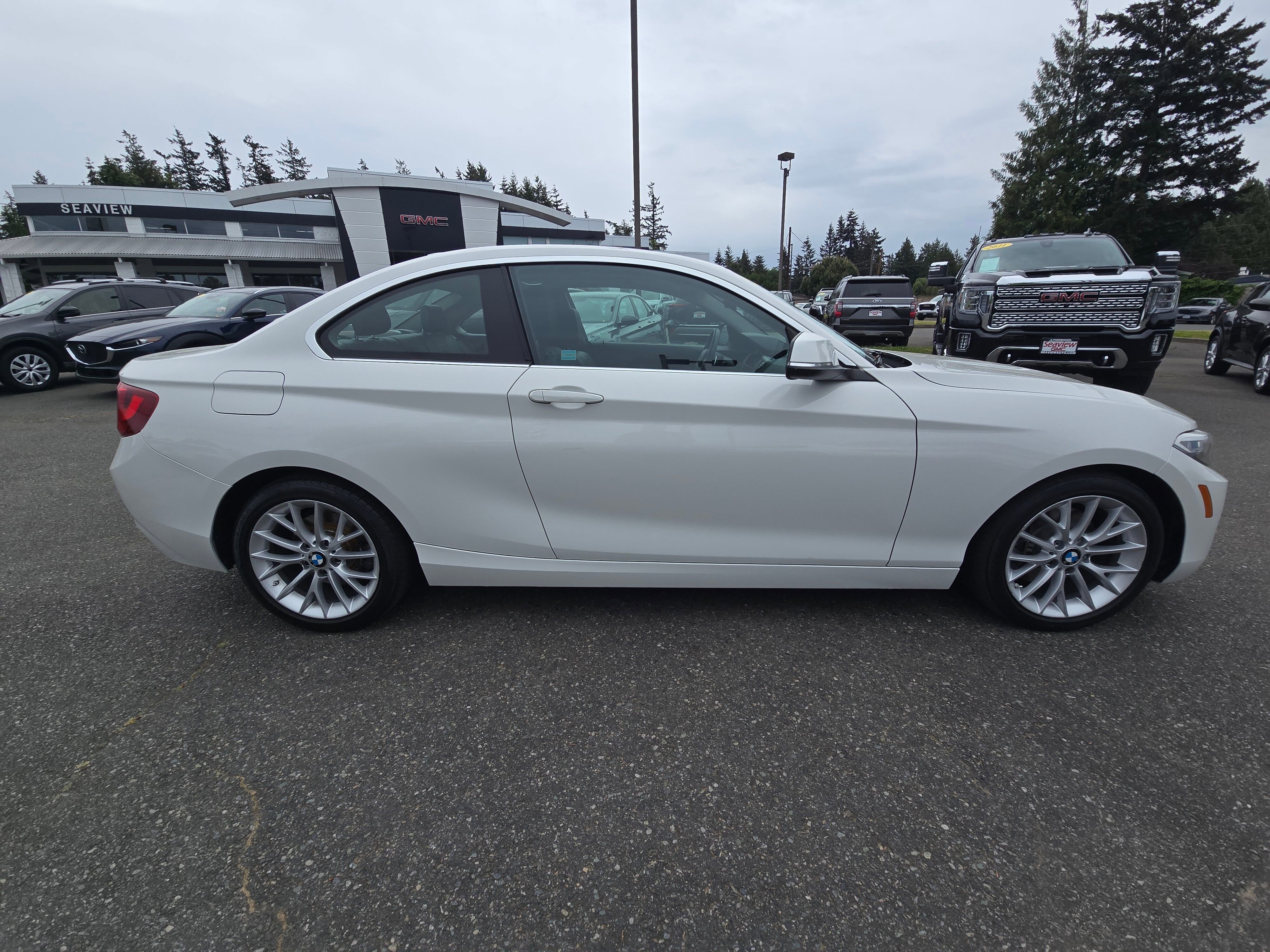 Used 2014  BMW 228i image 2