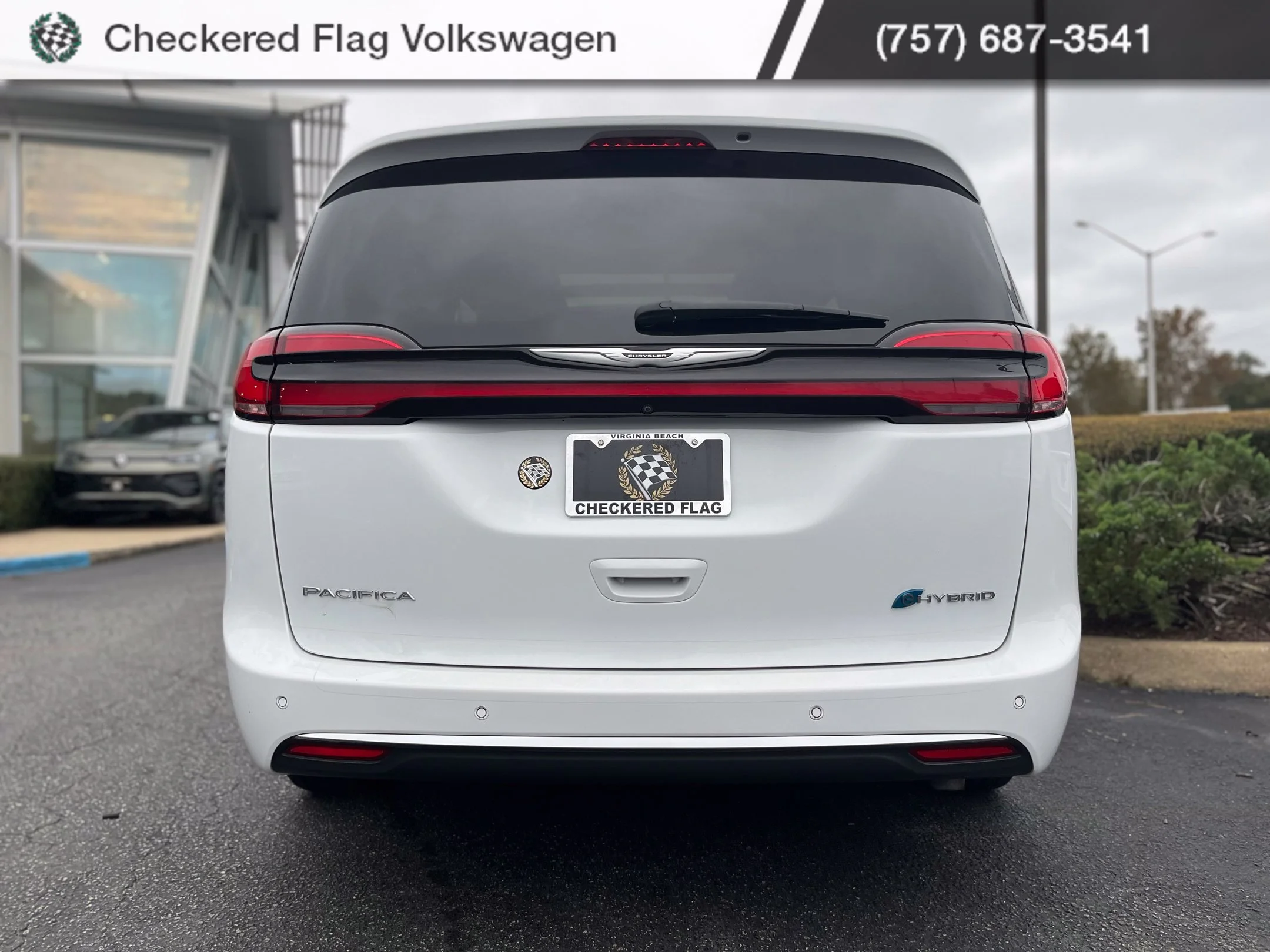 Used 2023 Bright White Clearcoat Chrysler Pinnacle image 11
