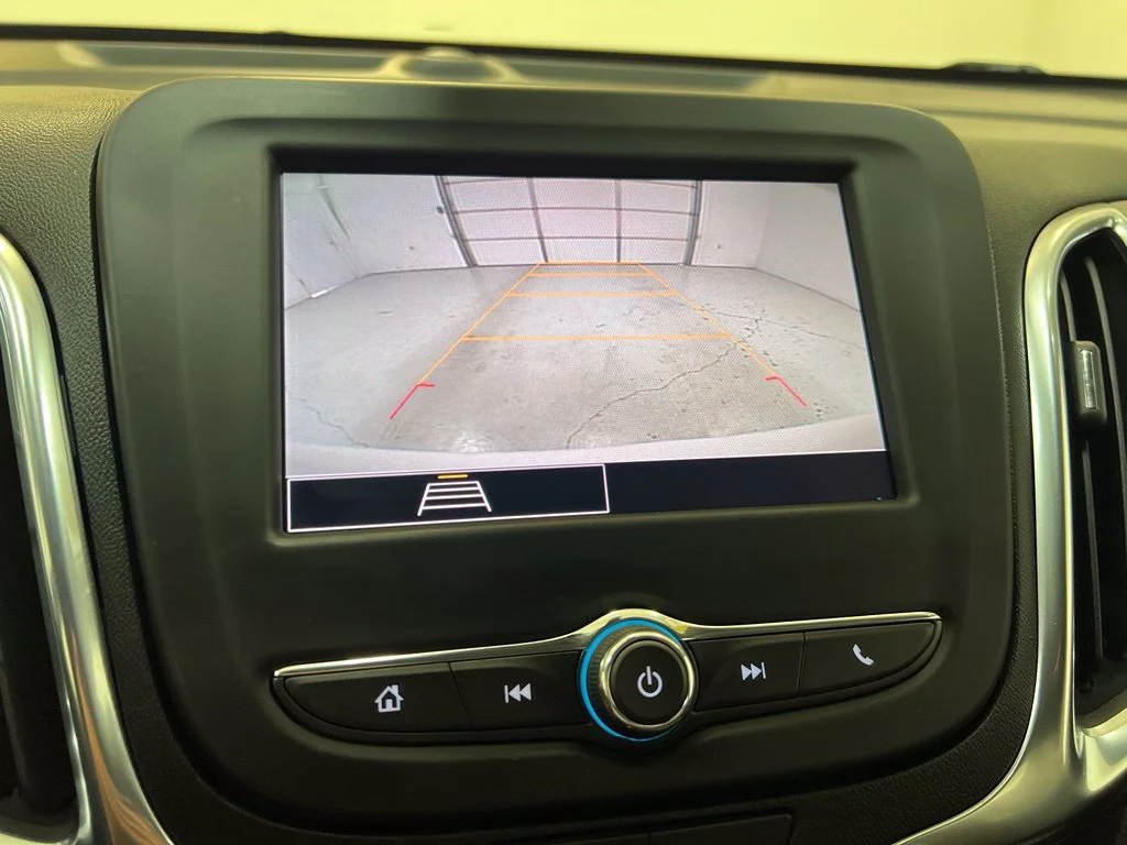 Used 2022 White Chevrolet LT image 25