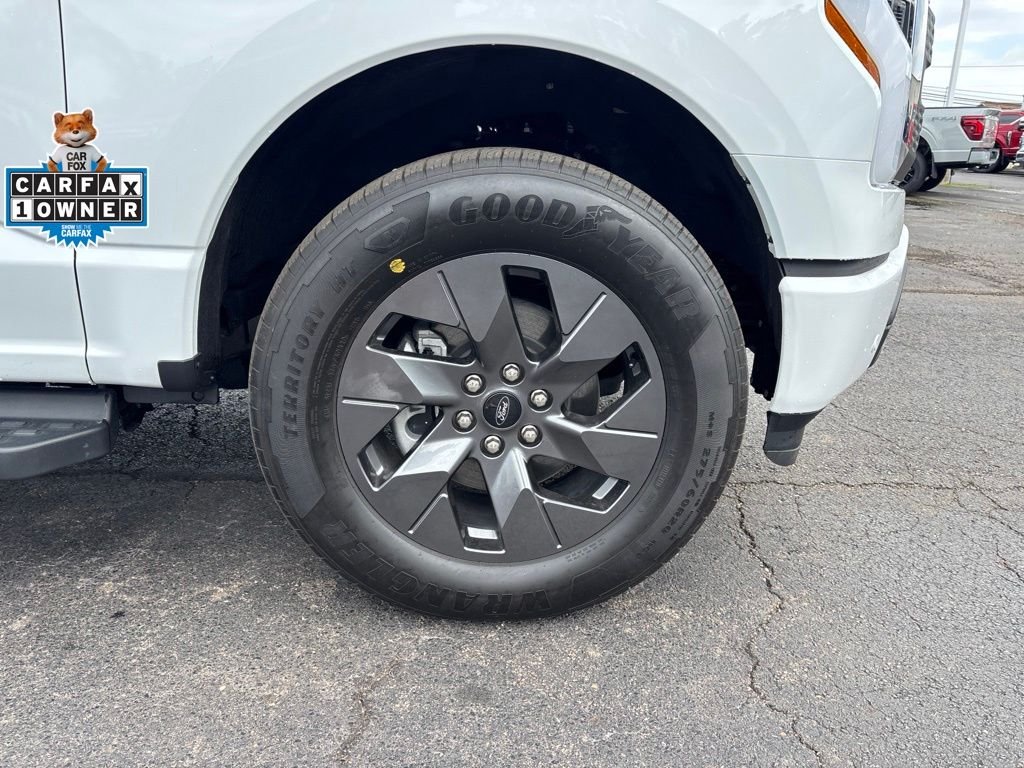 2025 Ford F-150 Lightning Flash - Photo 12