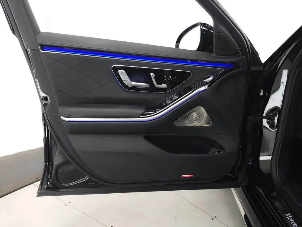 Used 2023 Black Mercedes-Benz S 580e image 5