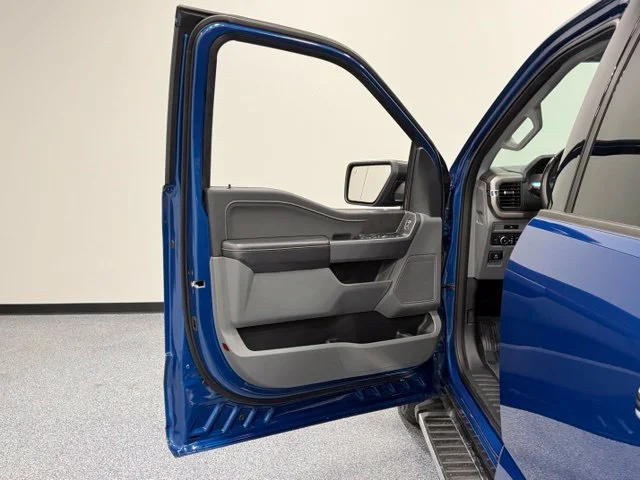 Used 2025 Blue Ford XLT image 9
