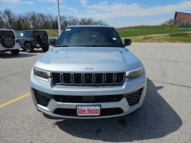 New 2026 Silver Zynith Jeep Summit image 8