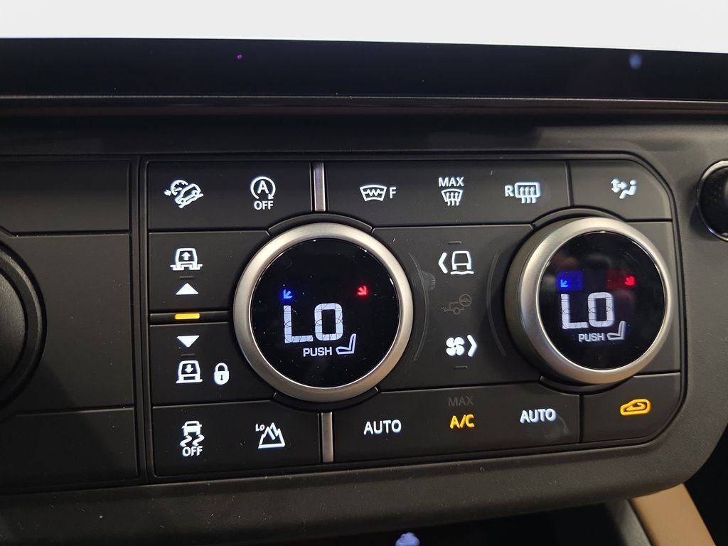 New 2026 Woolstone Green Land Rover X-Dynamic SE image 17