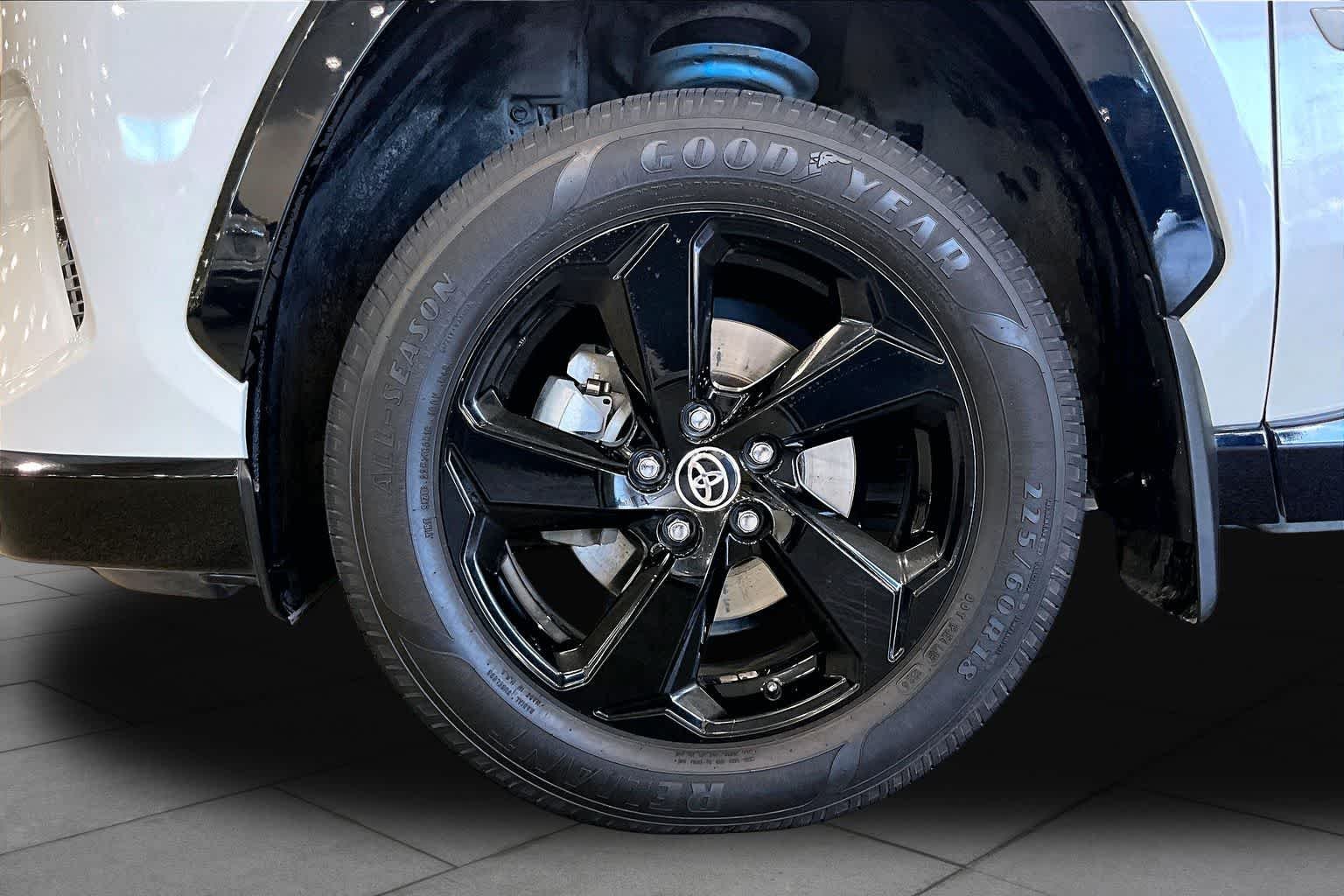 Used 2021 Blizzard Pearl/Midnight Black Metallic Toyota Hybrid XSE image 11