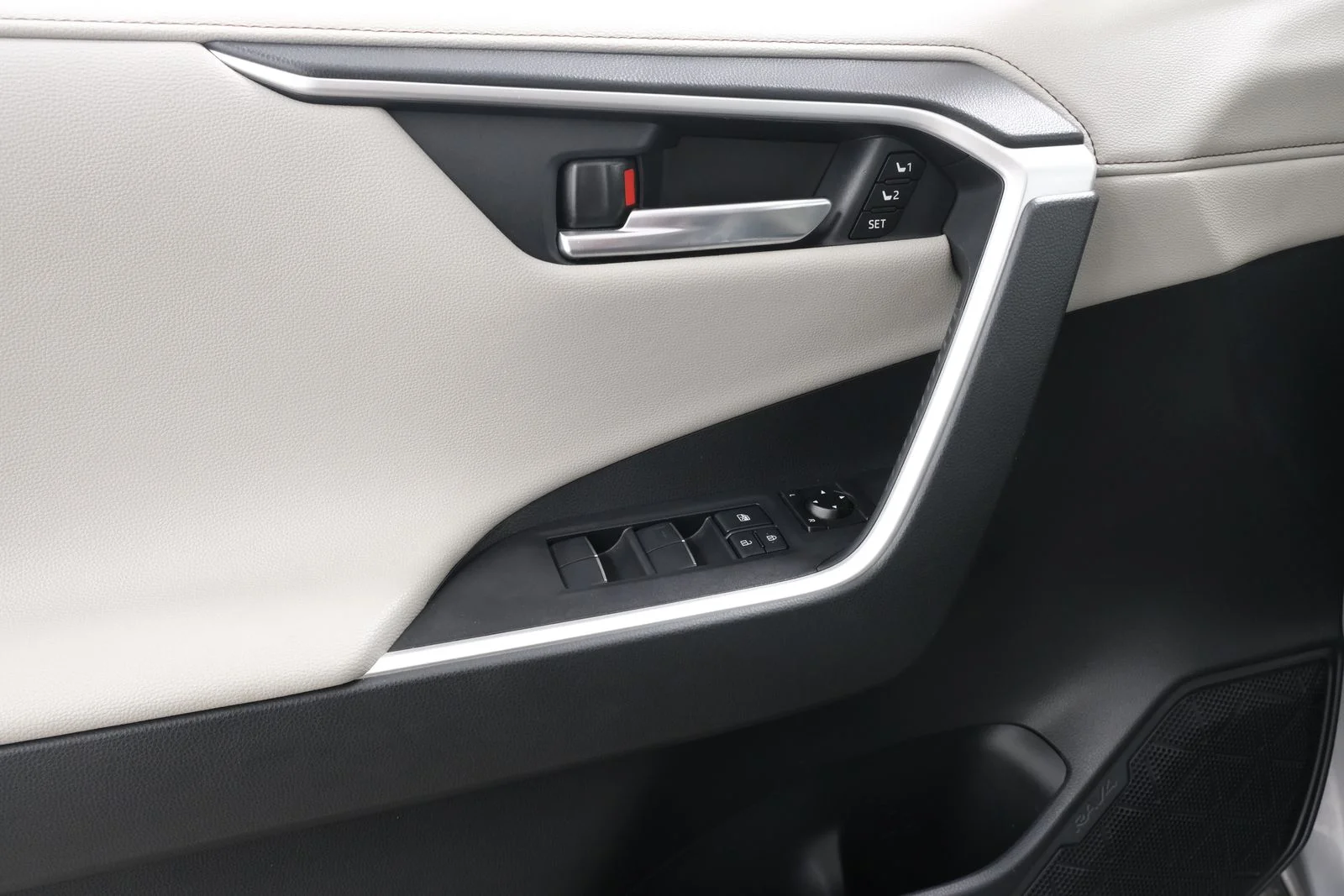 Used 2019 Silver Toyota Limited image 25