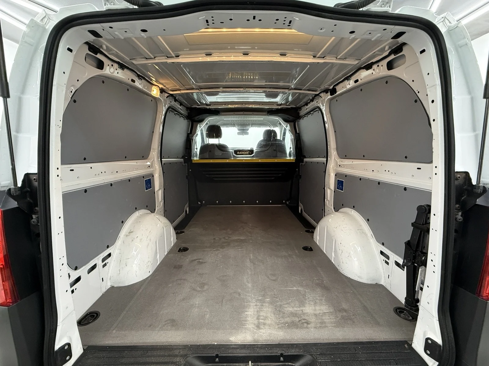 Used 2022 Arctic White Mercedes-Benz  image 7