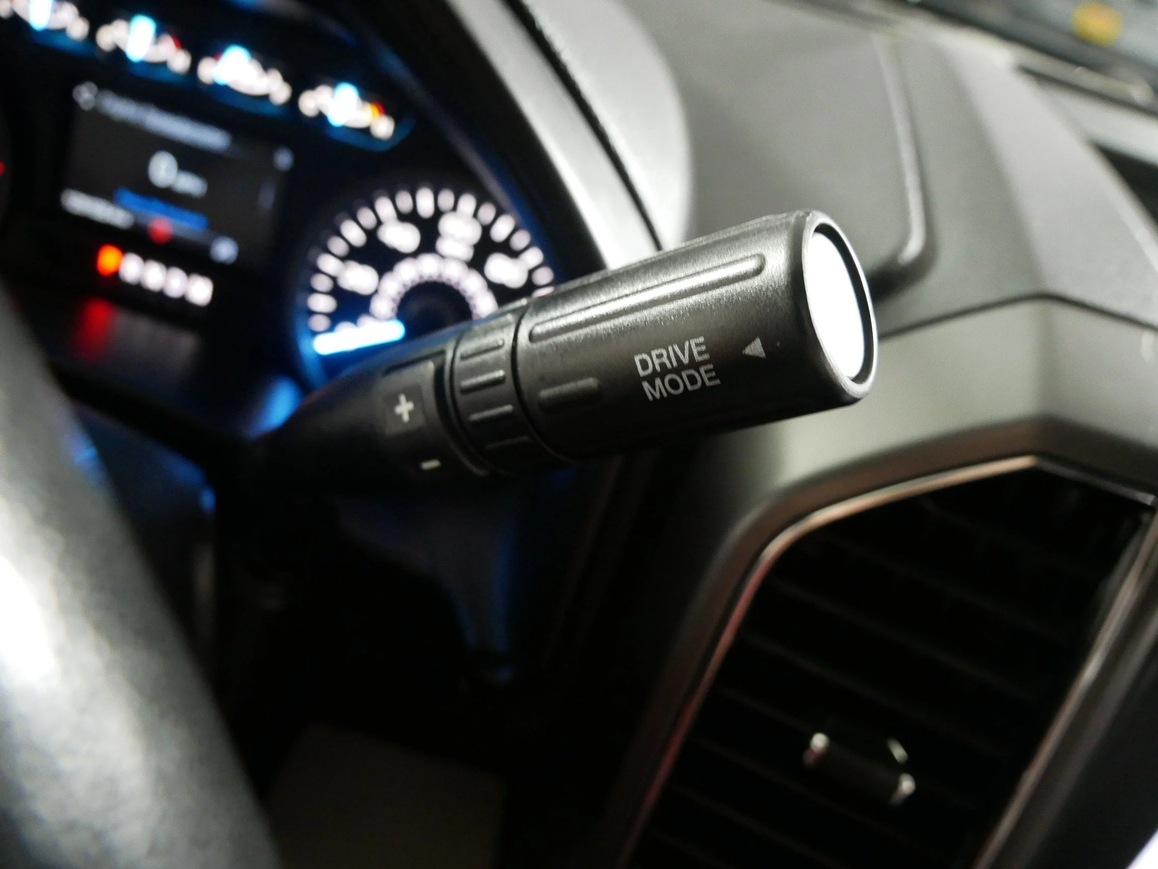Used 2020 Agate Black Metallic Ford XLT image 24
