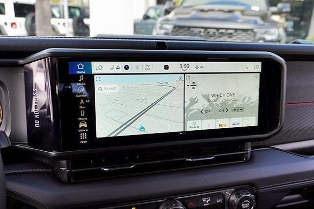 New 2026 Bright White Clear-Coat Exterior Paint Jeep Rubicon image 30