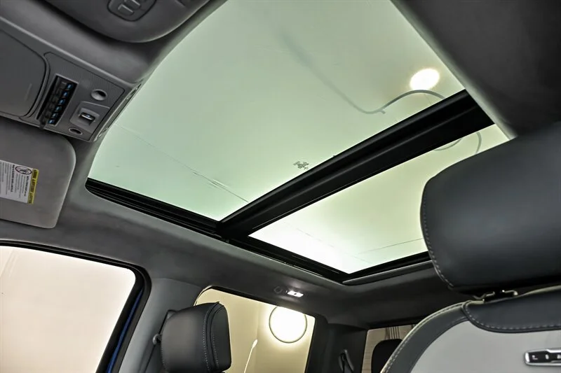 Used 2022 Atlas Blue Ford XL image 26