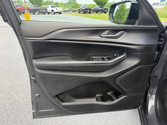 Used 2023 Gray Jeep Altitude X image 11