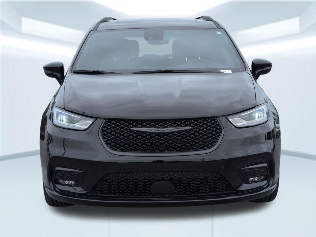 Used 2025 Black Chrysler Limited image 10