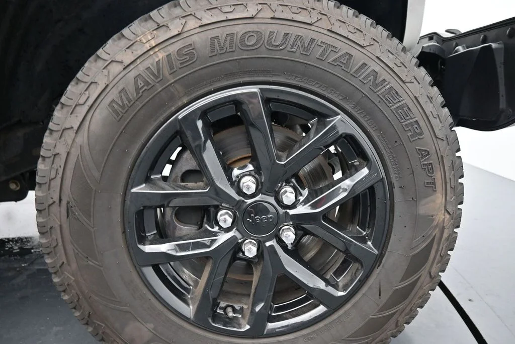 Used 2021 White Jeep Sport image 10