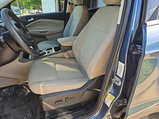 Used 2018 Blue Ford SE image 16