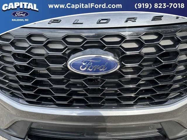 Used 2025 Gray Ford ST-Line image 10