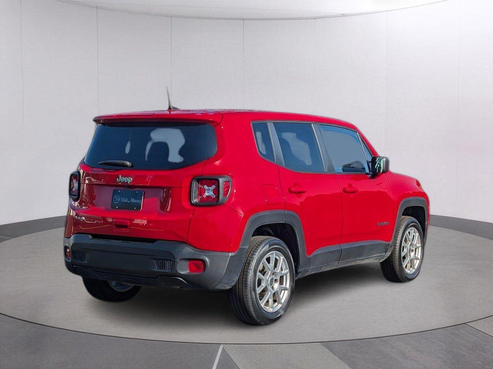 Used 2023 Colorado Red Clearcoat Jeep Latitude image 7