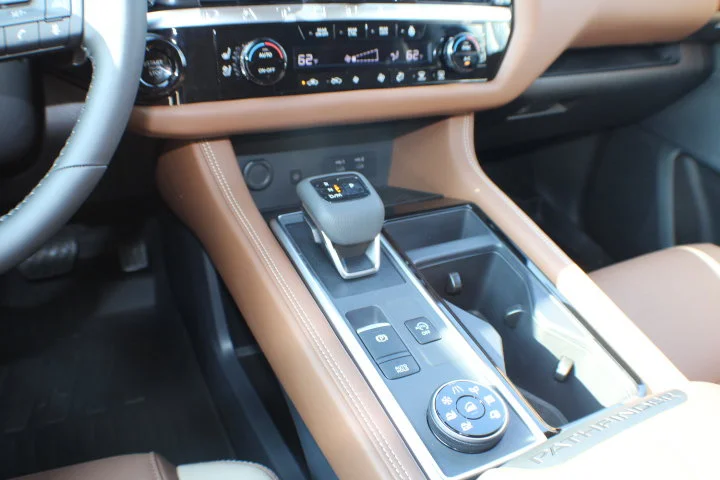 Used 2026 White Nissan Platinum image 11