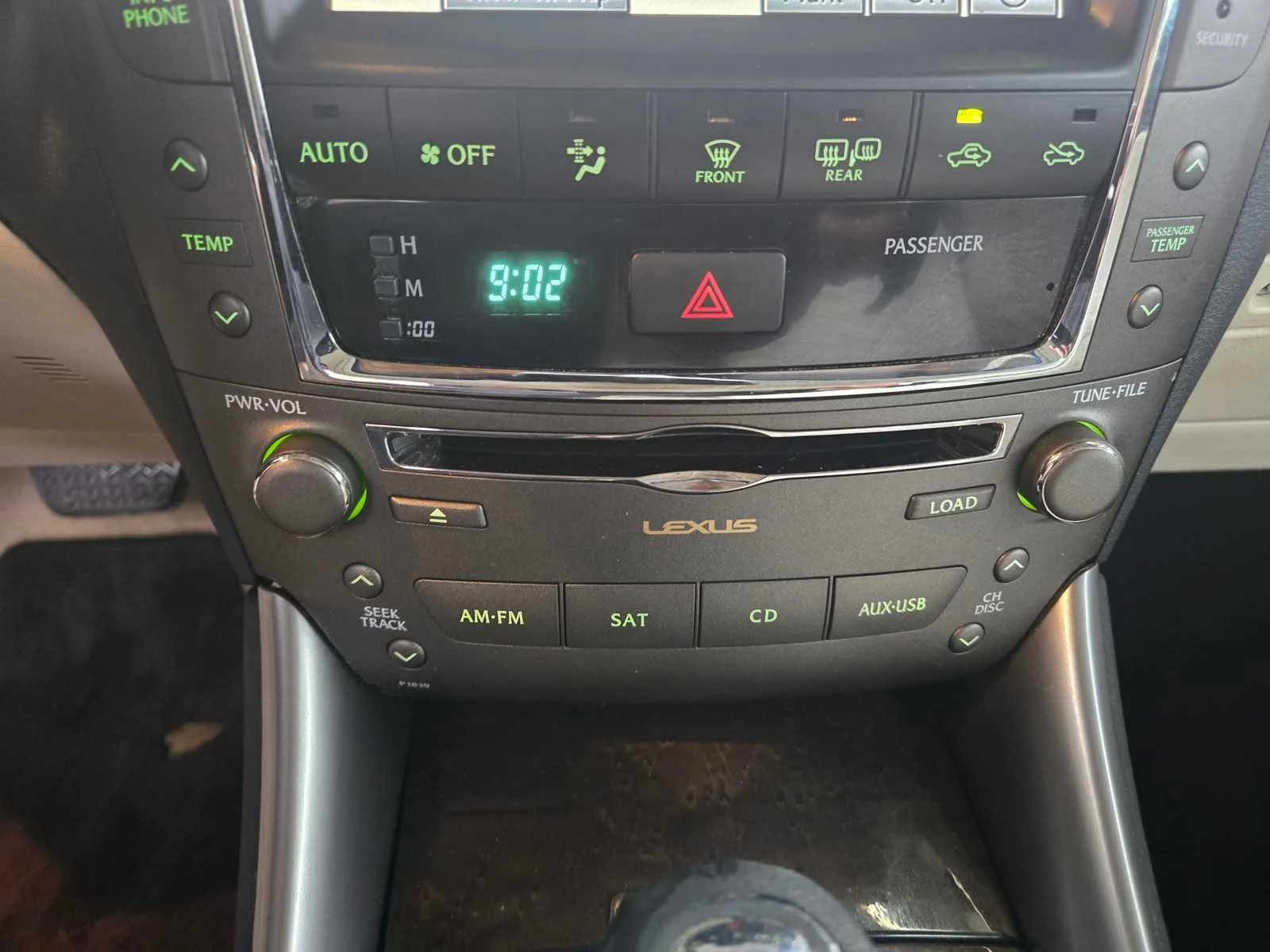 Used 2010  Lexus  image 17