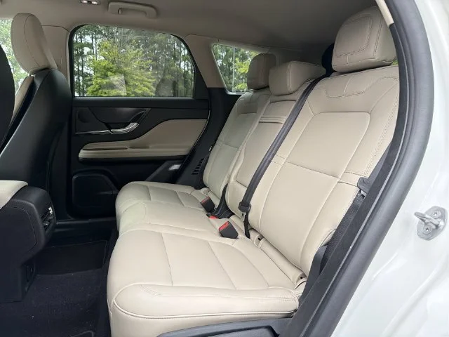 Used 2026 White Lincoln Premiere image 23
