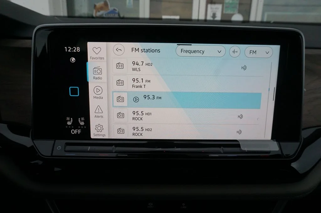 New 2026 Green Volkswagen 2.0T SE w/Technology image 15