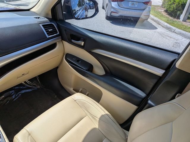 Used 2017 Red Toyota XLE image 18