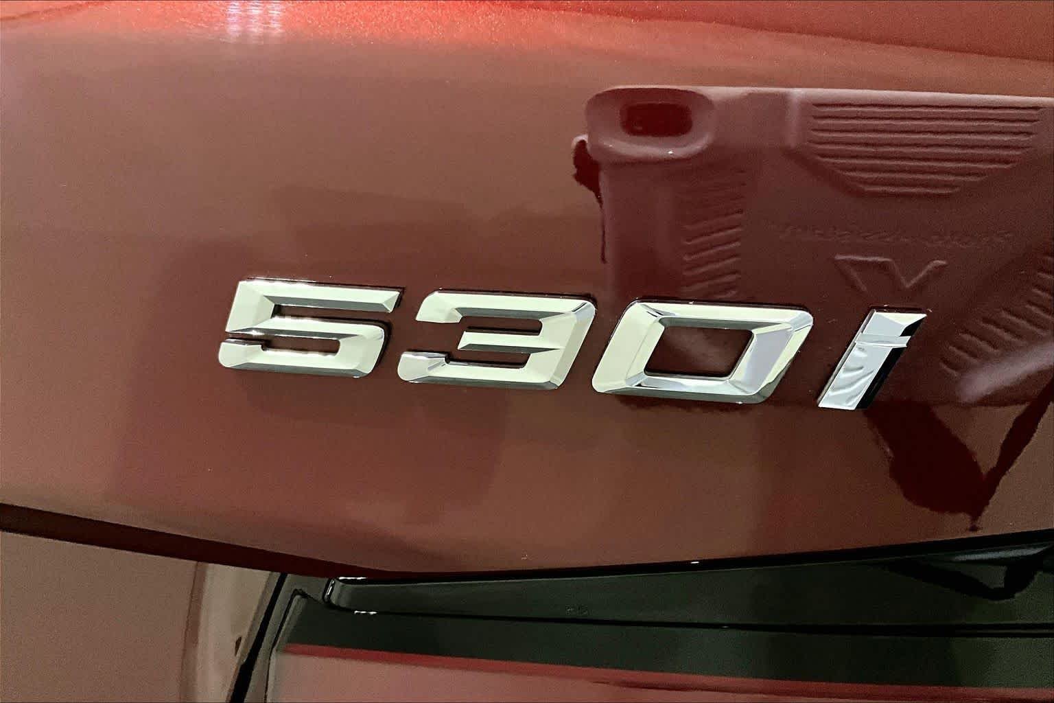 Used 2023 Aventurin Red Metallic BMW 530i xDrive image 9