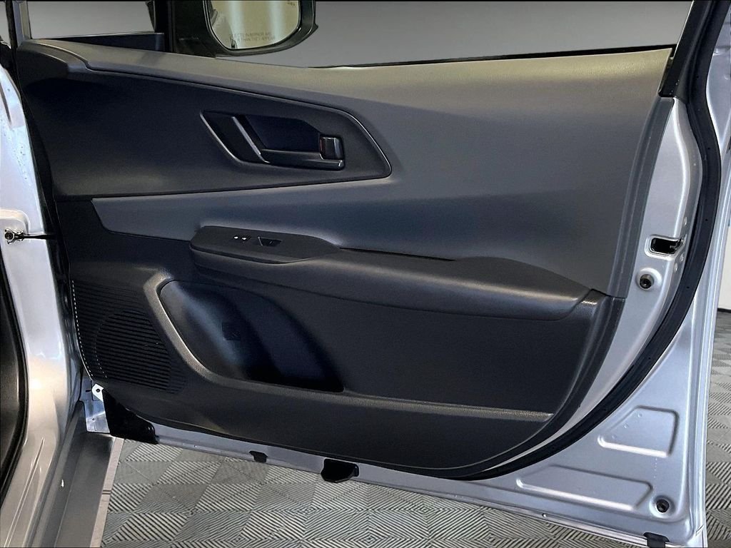 Used 2025  Toyota LE image 12