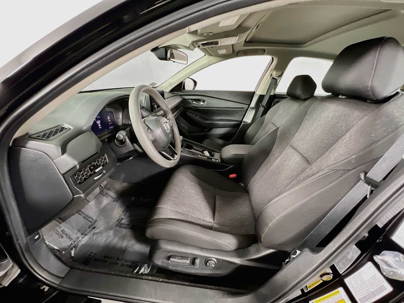 Used 2025 Crystal Black Pearl Honda SE image 22