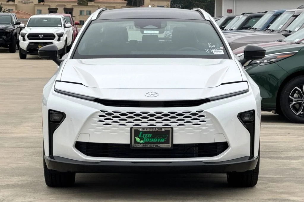 New 2026 Oxygen White <sup>1</sup> Toyota  Limited image 9