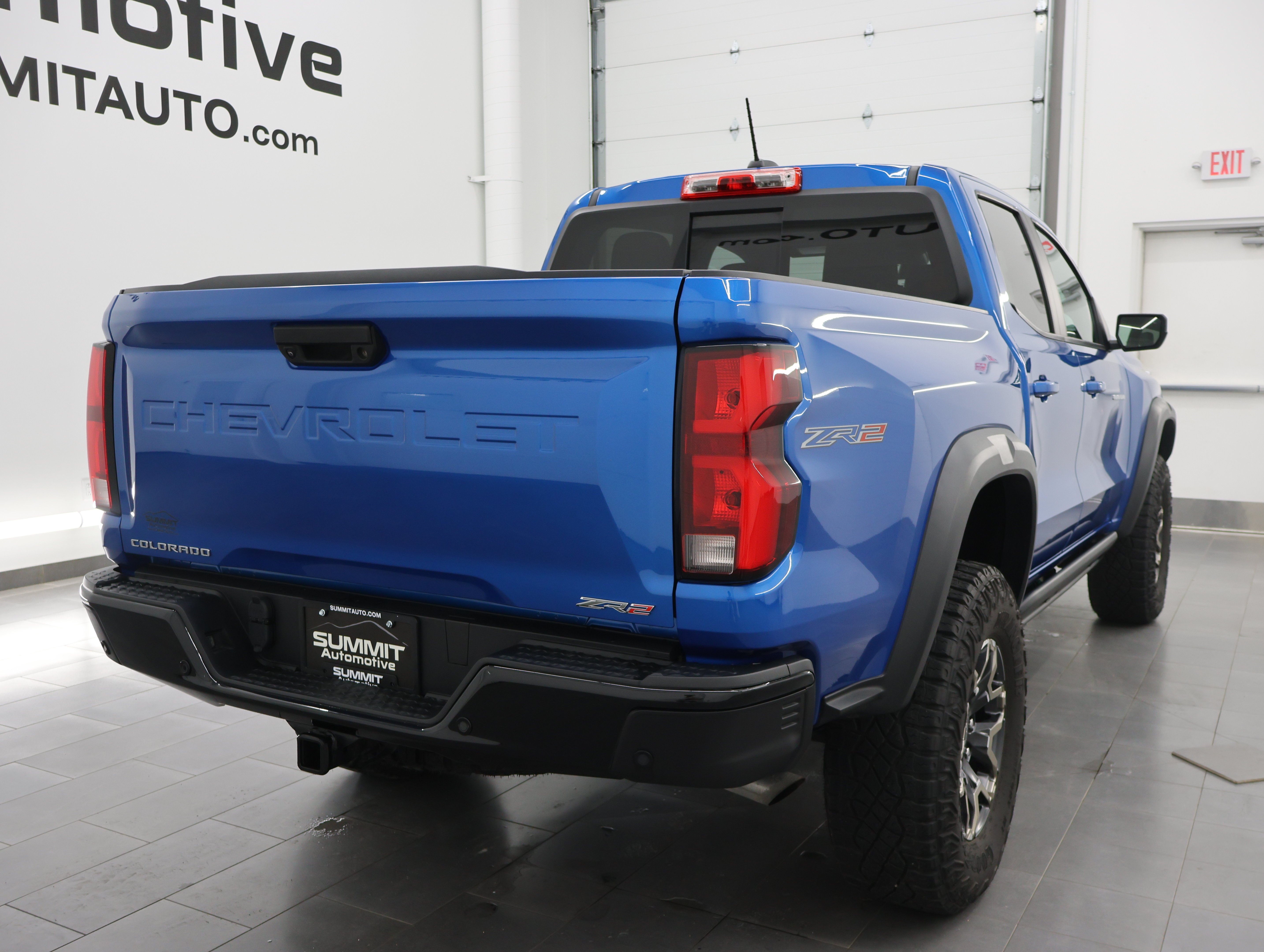 Used 2023 Glacier Blue Metallic Chevrolet 4x4 Crew Cab ZR2: CREW-SHORT-ZR2 CONVENIENCE III-HEATED SEATS-4WD-1 OWNER image 4