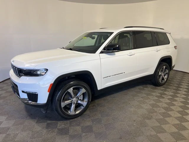 Used 2023 White Jeep Limited image 4