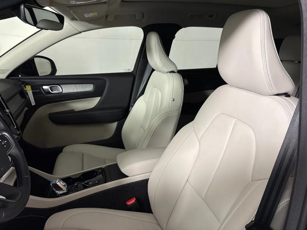 New 2026 Crystal White Volvo Plus image 18
