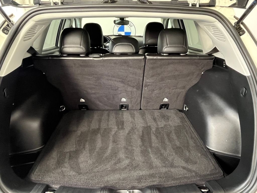 Used 2020 White Jeep Latitude image 20