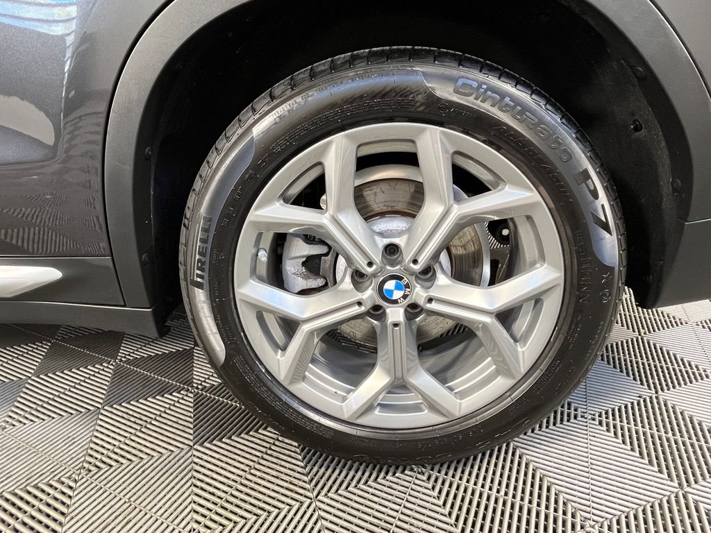Used 2023 Gray BMW xDrive30i image 14